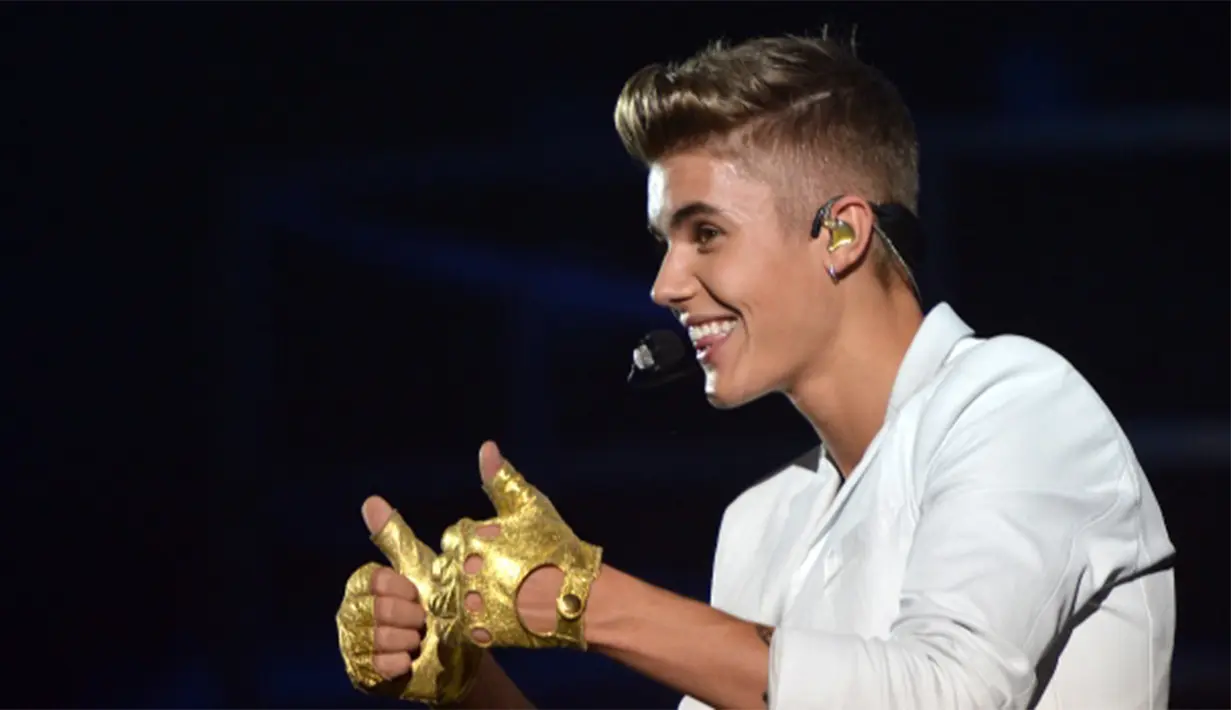 Justin Bieber mengendari mobilnya di West Hollywood saat mengalami kecelakaan pada Jumat malam waktu setempat. (The Guardian Nigeria)