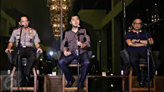 (ki-ka) Kapolda Metro Irjen Pol Tito Karnavian, Ketua SC Piala Presiden Maruarar Sirait dan CEO Mahaka Hasani Abdul Ghani memberikan keterangan pers terkait lokasi Final Piala Presiden di Jakarta, Rabu (14/10/2015). (Liputan6.com/Immanuel Antonius)