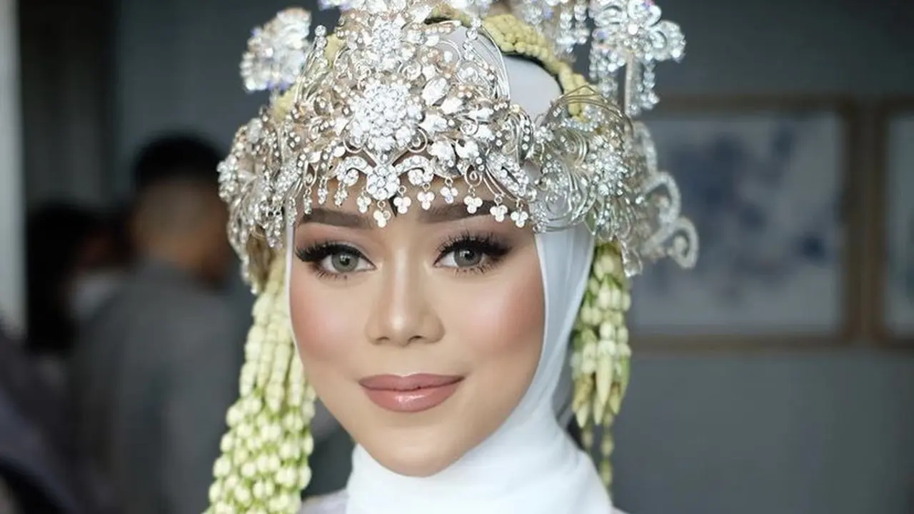 Cantiknya Lesti di hari Pernikahan dengan makeup Hollywood Glam