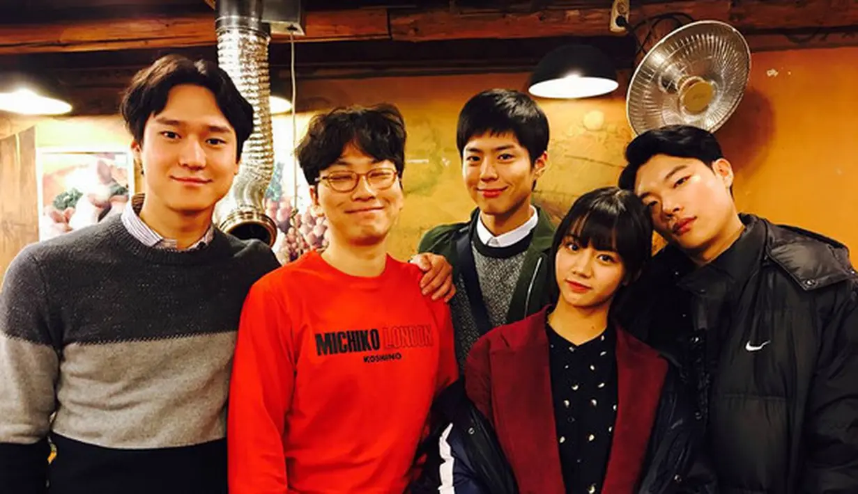 Bintang drakor Reply 1988, termasuk Hyeri dan Ryu Jun Yeol. (Foto: Instagram Hyeri via Soompi)