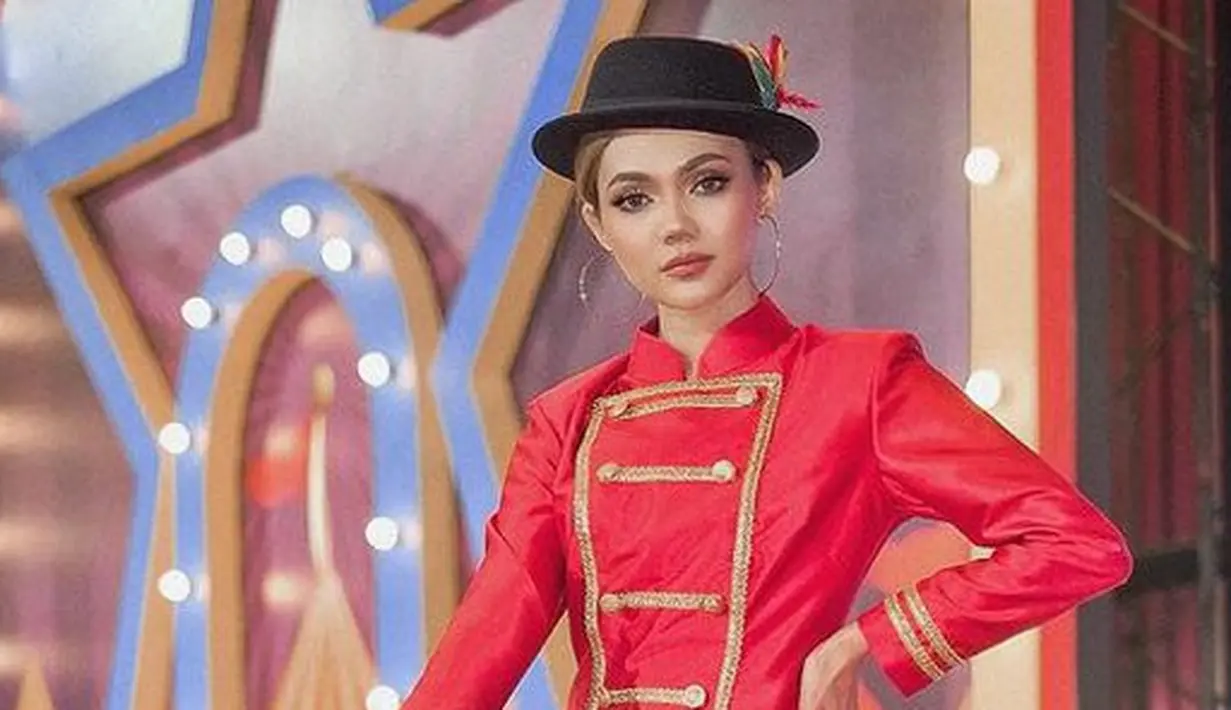 <p>Pada pesta ulang tahun Ameenam, Rina Nose tampil cantik dengan mengenakan busana berteman karnaval. [Foto: instagram.com/rinanose16]</p>