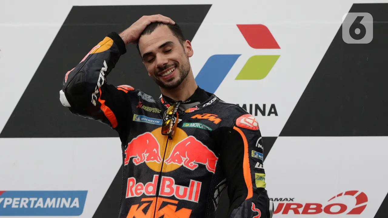 FOTO: Senyum Kemenangan Pembalap MotoGP Seri Pertamina Mandalika International Street Sirkuit