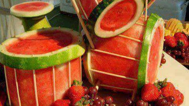 6 Karya Seni dari Semangka Ini Tampak Estetik, Detail Banget