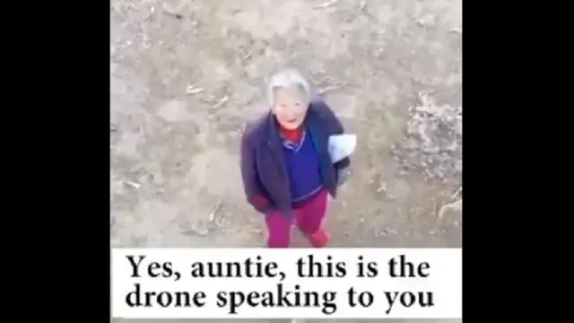 Sebuah video memperlihatkan warga diperingatkan untuk menggunakan masker lewat sebuah drone (Tangkapan Layar Twitter Global Times)