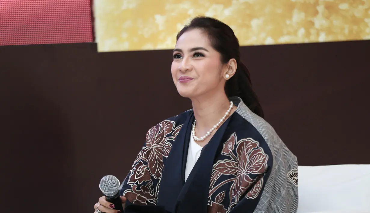 Pemeran yang sukses berkat peran Zaenab dalam sinetron Si Doel Anak Sekolahan itu menambahkan, ketika dirinya sedang sakit, sang anak menceritakan pada gurunya. (Galih W. Satria/Bintang.com)