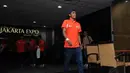 Penggawa tim Persija Jakarta, Alfin Tuasalamony hadir saat pelucuran kostum baru Persija Jakarta musim 2015 yang dihelat di Hall Atrium JIExpo, Kemayoran, (23/12/2014). (Liputan6.com/Helmi Fithriansyah)