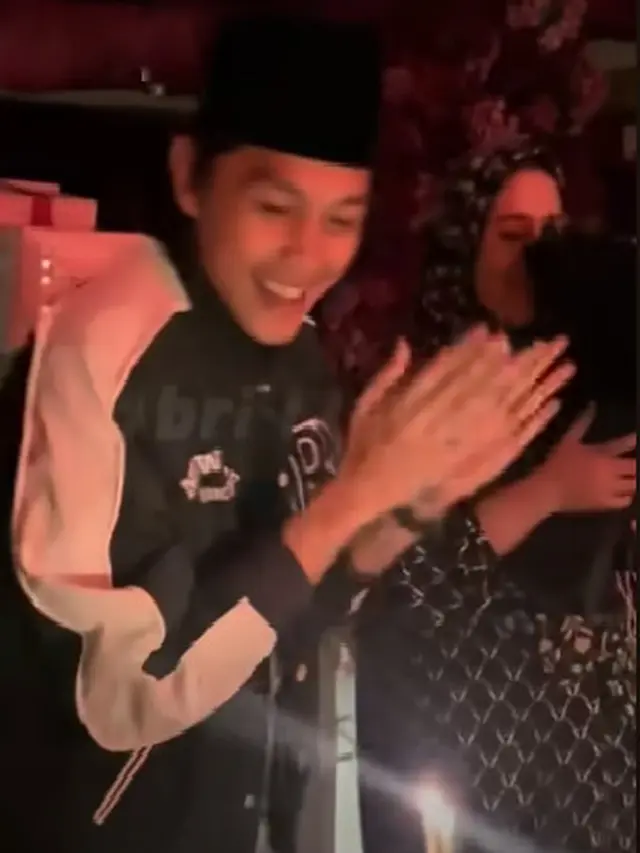 Gus Iqdam di Ultah Ning Nila (SS: YT ABRI Media)