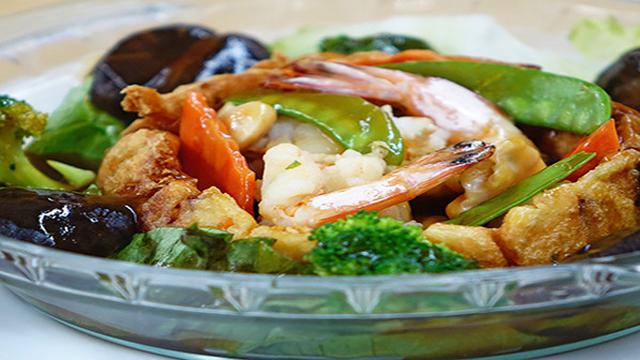 Ilustrasi nasi goreng kembang kol udang