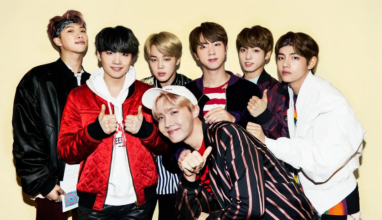 Tentu saja kesuksesan BTS ini diraih dengan kerja keras. Mereka mulai merangkak dari bawah hingga akhirnya bisa populer. (foto: dramafever.com)