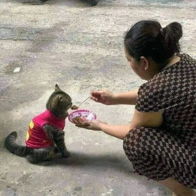 7 Kelakuan Emak-Emak saat Enggak Ada Kerjaan Rumah Tangga Ini Kocak Banget