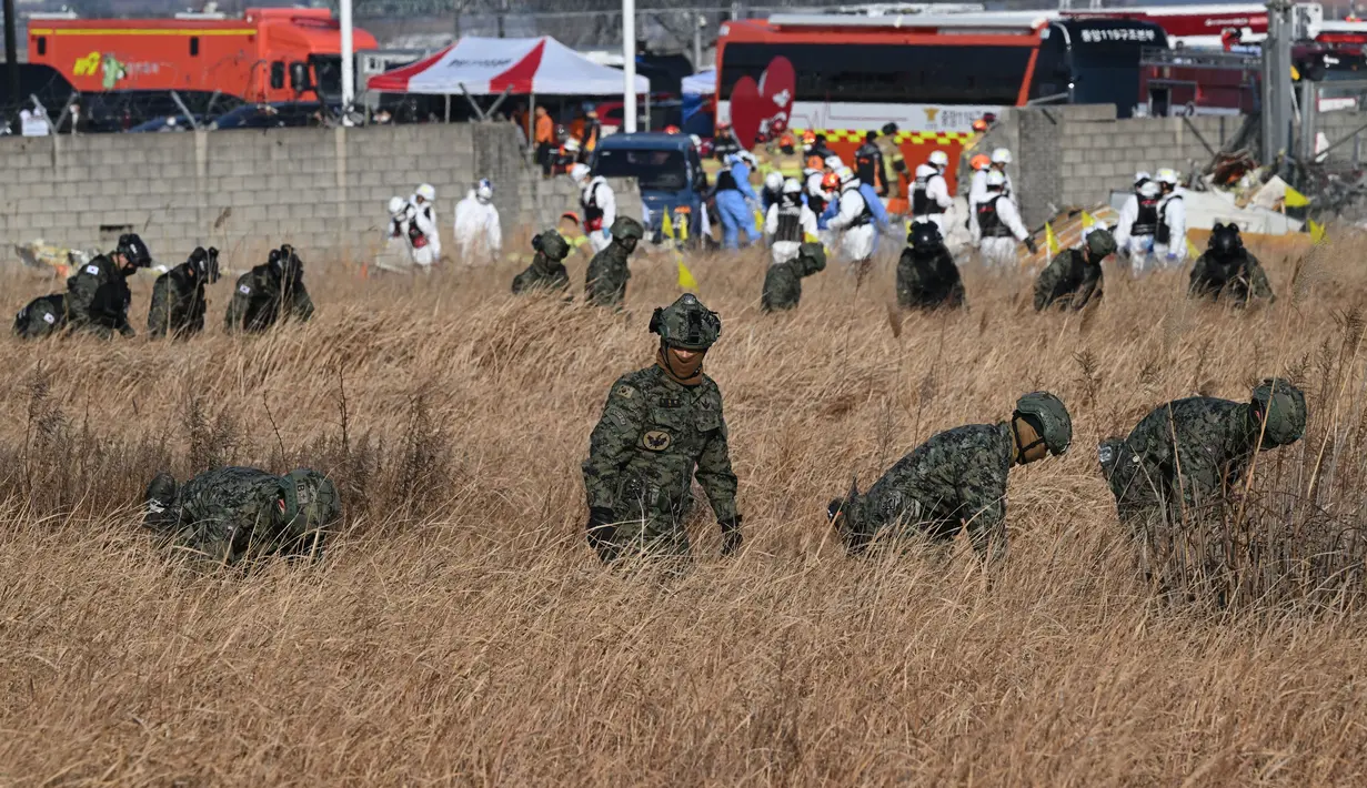 Seorang juru bicara maskapai mengatakan penyebab kecelakaan pesawat masih diselidiki termasuk jumlah korban tewas. (JUNG YEON-JE/AFP)