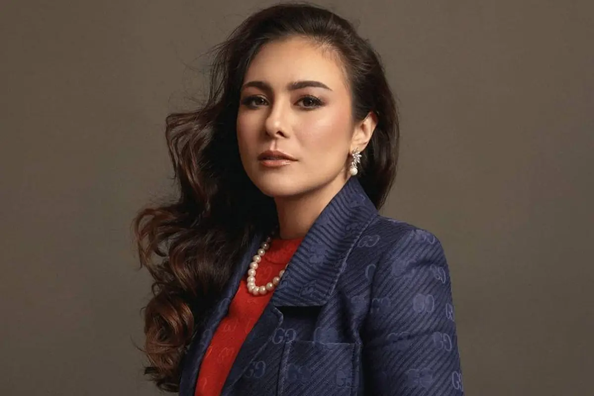 FOTO: Gaya Penampilan Wulan Guritno saat Pakai Blazer, Tetap Menawan
