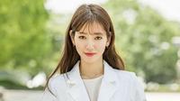 Setelah Song Hye Kyo yang berperan sebagai dokter cantik, giliran Park Shin Hye yang mengikuti jejaknya.