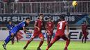 Timnas Indonesia baru bertemu dua kali di partai final Piala AFF, yaitu edisi 2000 yang masih memakai aturan sekali pertandingan dan edisi 2016 yang telah memakai aturan dua leg kandang dan tandang. Total 3 laga, Timnas menang 1 kali dan kalah 2 kali. (AFP/Bay Ismoyo)