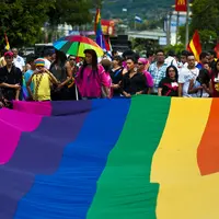 Ada yang mendukung adapula yang dengan mati-matian menentang LGBT di Indonesia, dan berikut ini rangkumannya. 