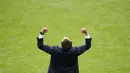 Pelatih Timnas Inggris, Gareth Southgate melakukan selebrasi usai pertandingan babak 16 besar Euro 2020 antara Inggris melawan Jerman di Stadion Wembley, London, Selasa, (29/62021). (Foto: AP/Pool/John Sibley)