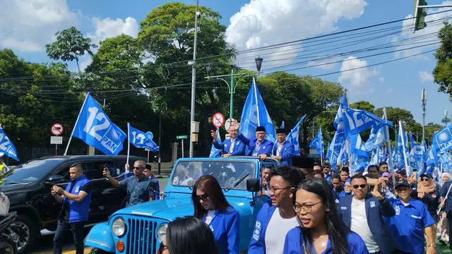 Ketua Umum (Ketum) Partai Amanat Nasional (PAN) Zulkifli Hasan (Zulhas) memimpin langsung pendaftaran bakal calon anggota legislatif (Bacaleg)