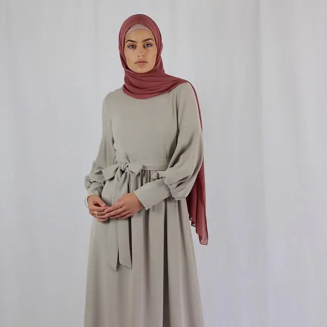 7 Pesona Emma Maree, Satu-satunya Finalis Miss World Australia 2020 yang Berhijab