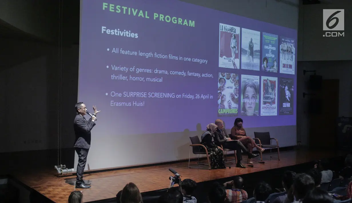 Festival Co-Director Nauval Yazid memberi keterangan jelang penyelenggaraaan Europe on Screen (EOS) di Goethe-Institut Jakarta, Selasa (2/4). Europe on Screen ke-19 akan diselenggarakan pada tanggal 18-30 April 2019. (Liputan6.com/Faizal Fanani)