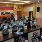 Konferensi pers pembunuhan pegawai Dishub Makassar (Liputan6.com/Fauzan)