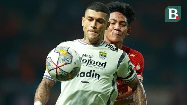 Foto: Persija Jakarta Kalahkan Persib Bandung 2-0