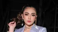 Celine Evangelista terlihat seperti seorang boss perempuan cantik [Instagram/celine_evangelista]