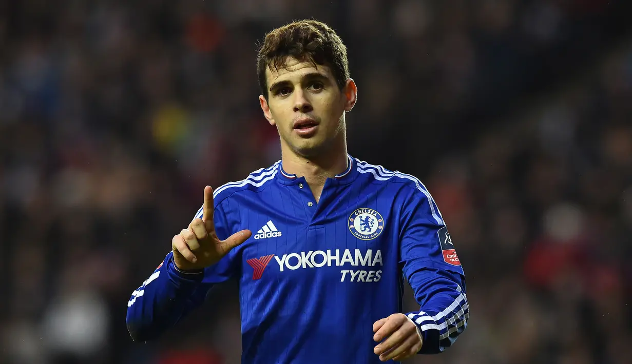 Oscar (60 juta euro) - Pemain asal Brasil ini dilego Chelsea ke klub China, Shanghai SIPG, dengan transfer seharga 60 juta euro pada 2017. (AFP/Ben Stansall)