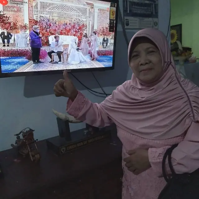 Kocak, 7 Potret Penggemar Kondangan Online di Pernikahan Lesti-Billar