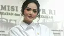 Tak berlama-lama diam, akhirnya Krisdayanti buka suara saat menjadi bintang tamu di acara salah satu televisi swasta yang dipandu Iis Dahlia. Keduanya membahas tentang suntik ikan salmon yang dijalani KD selama ini. (Instagram/krisdayantilemos)