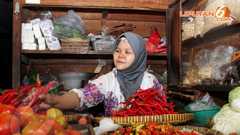 [FOTO] Pasokan Berkurang, Harga Cabai Melonjak