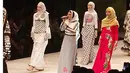 Krisdayanti tampil memukau dihadapan penonton Indonesia Fashion Week 2016 di hari terahir. (Instagram/@krisdayantilemos).