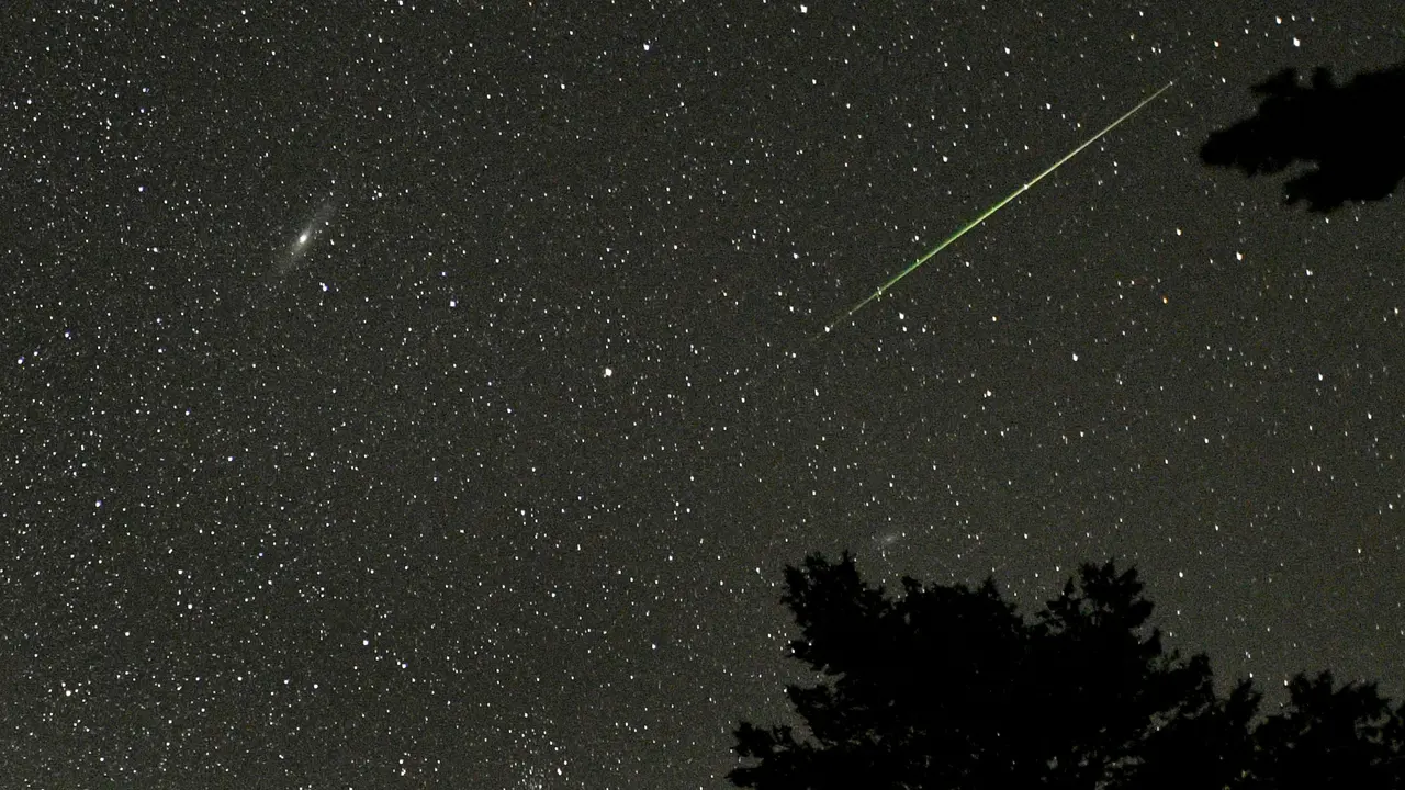 Ilustrasi meteor jatuh