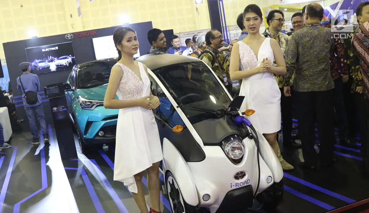 Salah satu mobil bertenaga listrik yang dipamerkan pada gelaran Indonesia Electric Motor Show (IEMS) 2019 di Jakarta, Rabu (4/9/2019). IEMS 2019 merupakan pameran khusus kendaraan listrik pertama di Indonesia yang digelar BPPT. (Liputan6.com/Helmi Fithriansyah)