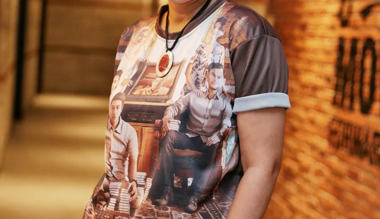 Bulan Ramadan ini juga dimanfaatkan untuk berjalan-jalan bersama kedua anaknya dari pernikahannya dengan Katon Bagaskara, yang berakhir empat tahun silam. (Adrian Putra/Bintang.com)