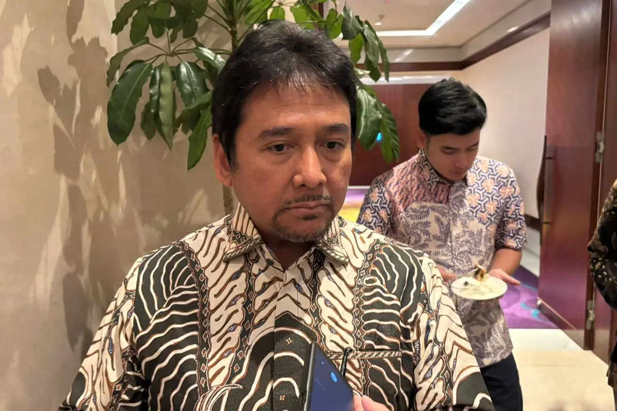 Ketua Umum Perhimpunan Hotel dan Restoran Indonesia (PHRI), Hariyadi B. Sukamdani di Raffles Hotel, Jakarta Selatan, Selasa (10/12/2024). (Tira/Liputan6.com)