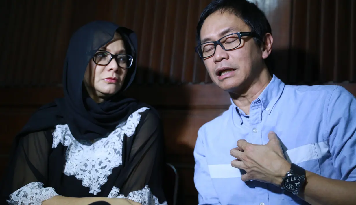 "Tapi saya bersyukur bangat dikasih kesempatan menemani Mami di detik-detik terakhirnya. Saya jadi tahu ternyata begitu ketika orang dalam dekat ajal. Mami mukanya bersih sekali, semoga khusnul khotimah," ujar Memes. (Adrian Putra/Bintang.com)