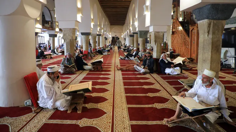 Tadarus Al-Qur’an Raksasa di Masjid Yaman