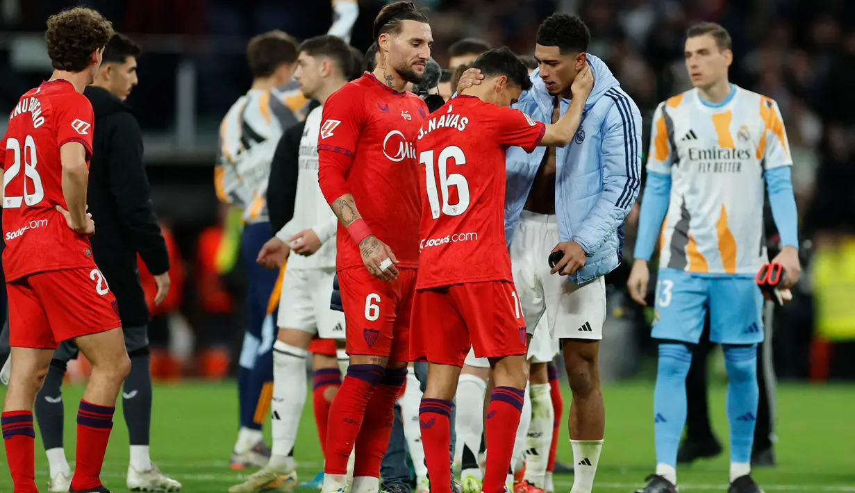 Pada menit ke-85, Sevilla memperkecil kekalahan dari Real Madrid setelah Dodi Lukebakio berhasil menyarangkan bola ke gawang Thibaut Courtois. (OSCAR DEL POZO/AFP)