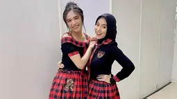 Dalam penampilan di acara konser 10 tahun JKT48, netizen menyoroti penampilan baru Nabilah Ayu yang disebut semakin cantik. Nabilah tetap mengenakan hijab dalam konser tersebut. (Instagram/nblh.ayu)