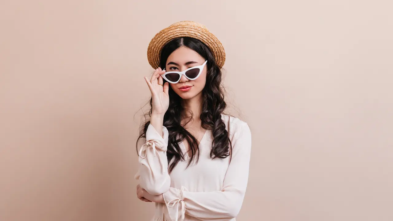 perempuan berkacamata