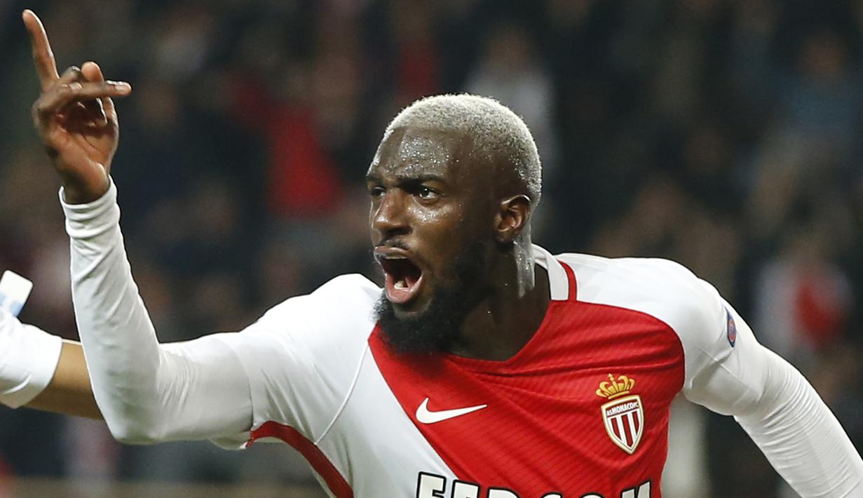 Gelandang AS Monaco, Tiemoue Bakayoko, melakukan selebrasi usai mencetak gol ke gawang  Manchester City pada laga 16 besar liga Champions di Stadion Stade Louis II, Monaco, (15/03/2017). (EPA/Gulliaume Horcajuelo)