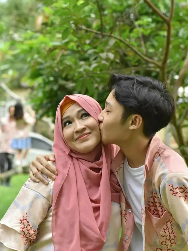6 Potret Kebersamaan Kiesha Alvaro dan Ibunda, Bak Kakak Adik