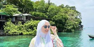 Penampilan Reisa dalam balutan hijab ini bikin netizen pangling, bahkan tak sedikit yang menyebut parasnya mirip Citra Kirana. Bagaimana menurutmu, Sahabat Fimela? (Instagram/reisabrotoasmoro).