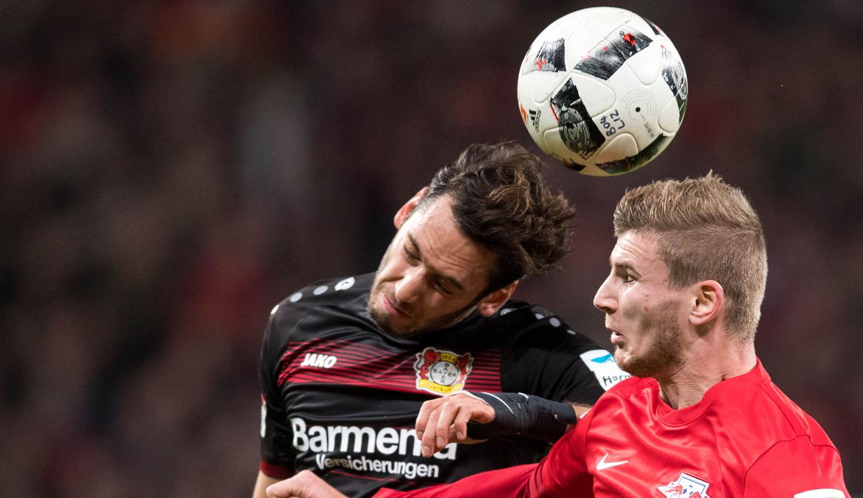 Gelandang berusia 23 tahun ini memliliki durasi kontrak selama empat musim bersama AC Milan. (EPA/Marius Becker)