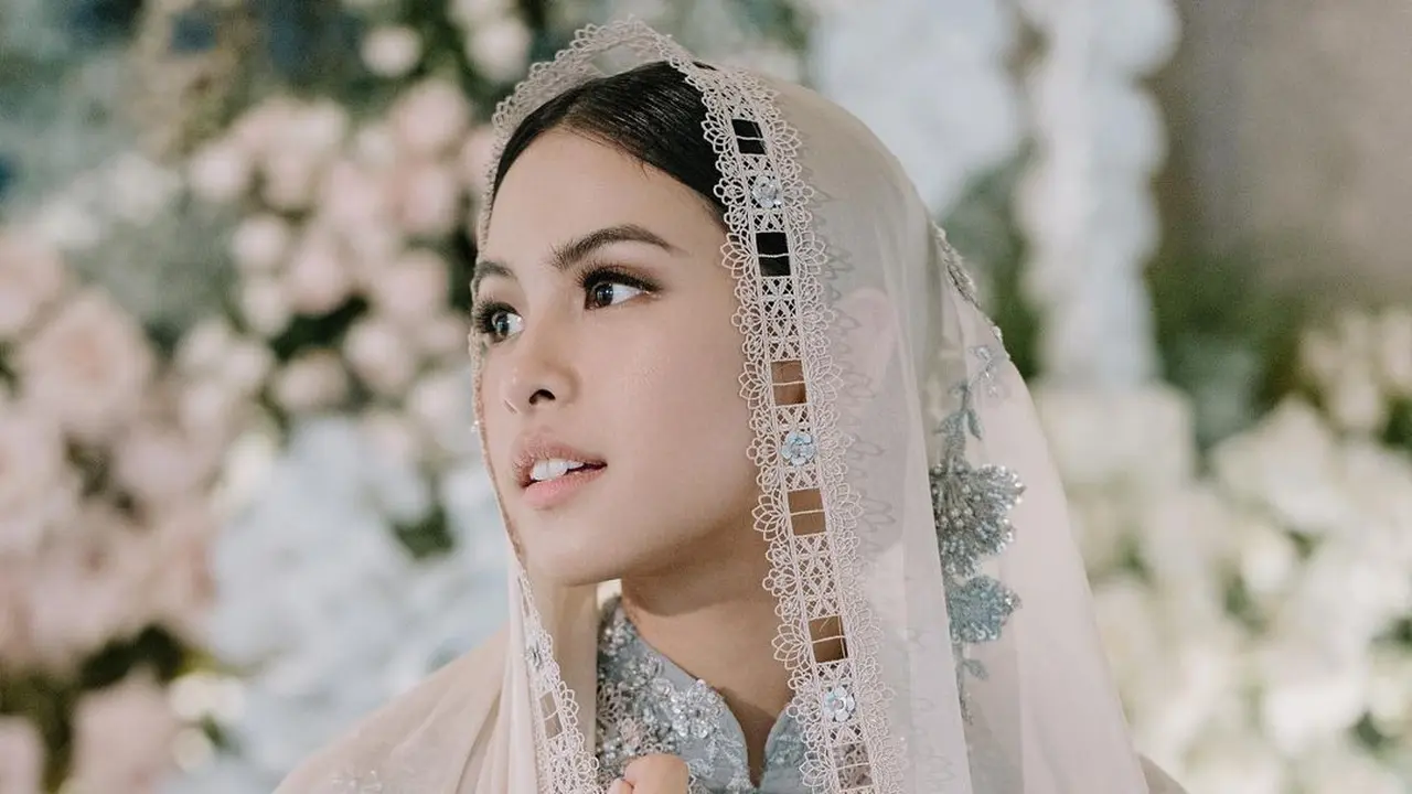 6 Potret Maudy Ayunda dalam Balutan Hijab, Kian Pancarkan Pesonanya