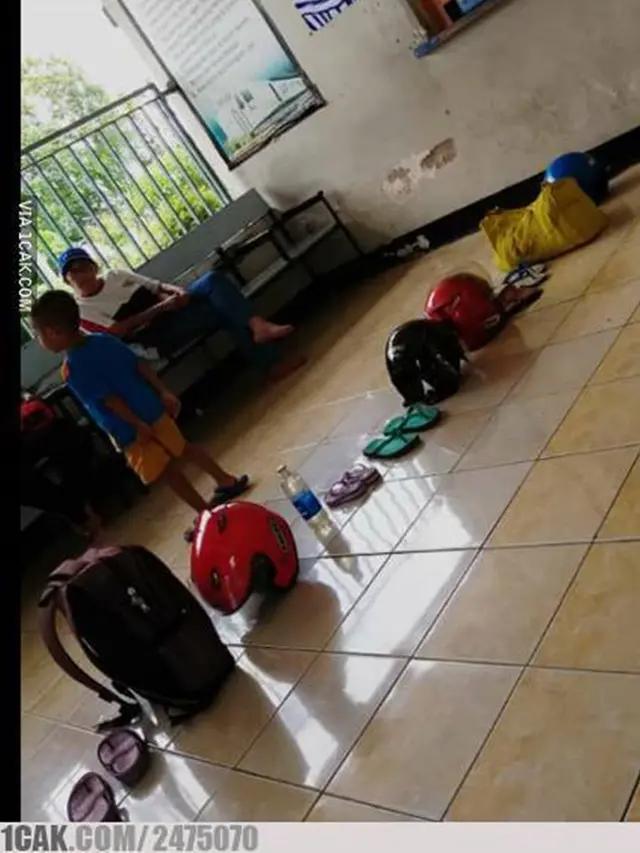 6 Cara Tunggu Antrean Ini Nyeleneh Banget Bikin Tepuk Jidat