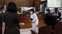 Ekspresi Putri Candrawathi Saat Dituntut 8 Tahun Penjara