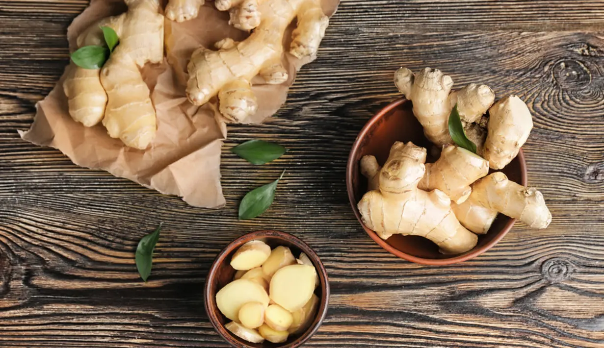 Jahe mengandung enzim 'proteolitik' yang secara alami memecah protein daging, sehingga daging yang dimasak cepat empuk. (shutterstock/Pixel-Shot)