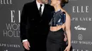 <p>Ben Affleck yang bergabung dengan Jennifer Lopez di karpet merah, terlihat necis dengan setelan jas hitam di sampingnya. (KEVIN WINTER / GETTY IMAGES NORTH AMERICA / Getty Images via AFP)</p>