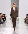 Max Mara kembali menghelat sebuah fashion show untuk koleksi SS25 di Milan Fashion Week. Mengambil tema Science and Magic, koleksinya menampilkan deretan gaya corporate aesthetic yang clean dan chic. [Dok/MaxMara].